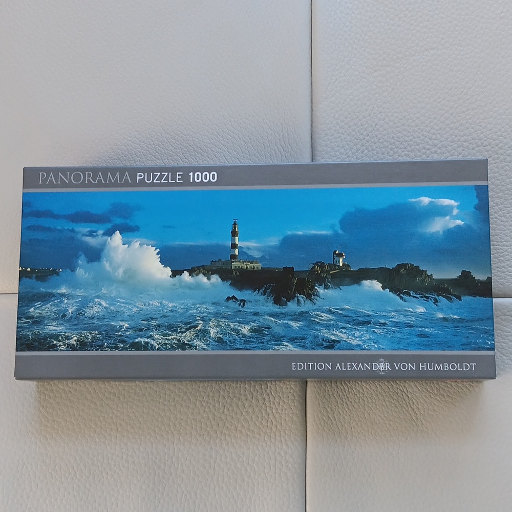 Lighthouse Le Creach, 1,000 piece panorama puzzle by Heye